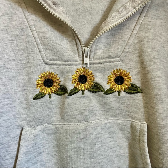 Cropped Sunflower Quarter-Zip Sweatshirt - Picture 6 of 6